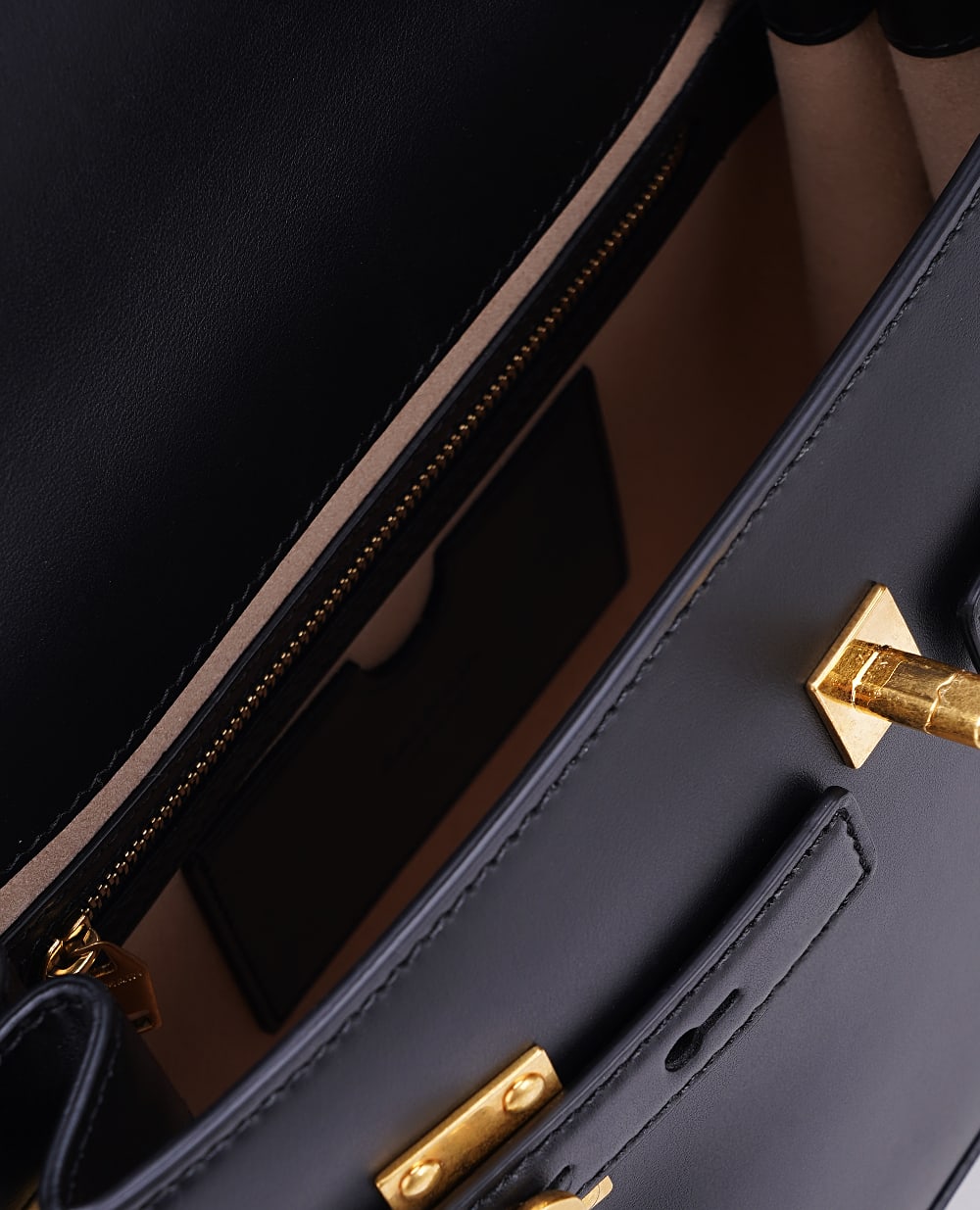 Кожаная сумка B-Buzz 23 Balmain BN0DB526LAVE, черный цвет • Купить в интернет-магазине Kameron
