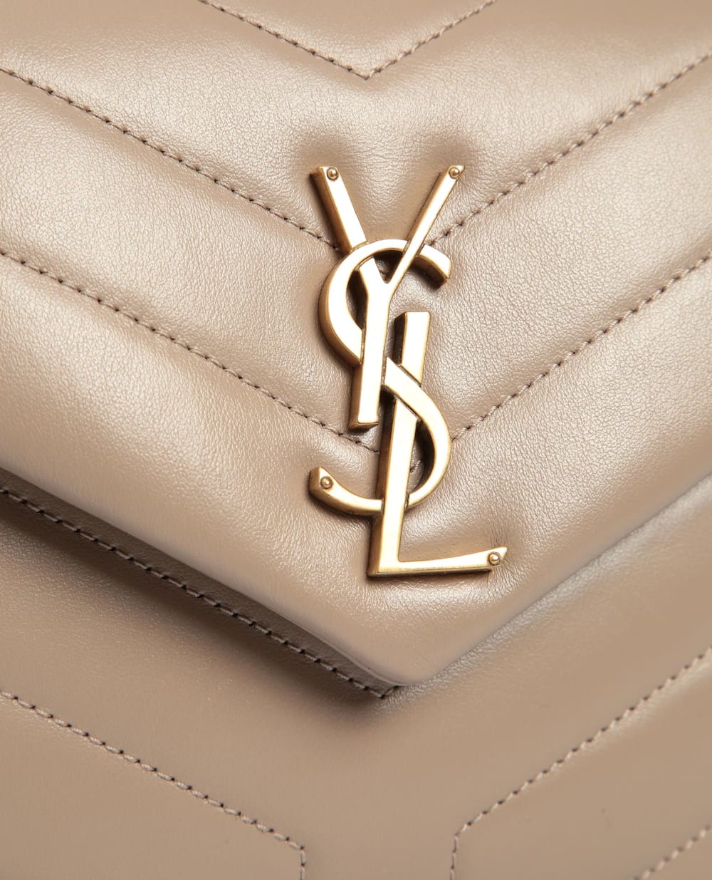 Кожаная сумка Loulou Small Saint Laurent 494699-DV727-FW19, бежевый цвет • Купить в интернет-магазине Kameron