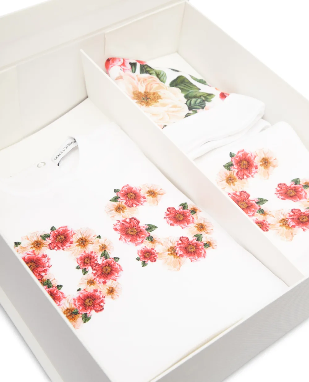 Подарочный набор (человечек, шапочка, нагрудник) Dolce&Gabbana Kids L2JG18-G7XSF, белый цвет • Купить в интернет-магазине Kameron