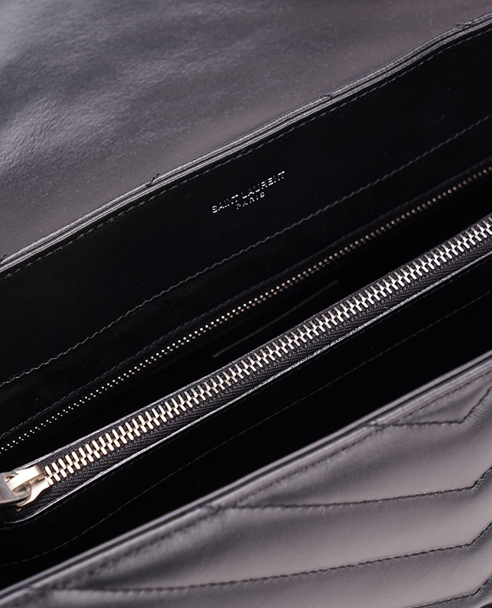 Кожаная сумка Loulou Large Saint Laurent 574947-DV726, черный цвет • Купить в интернет-магазине Kameron