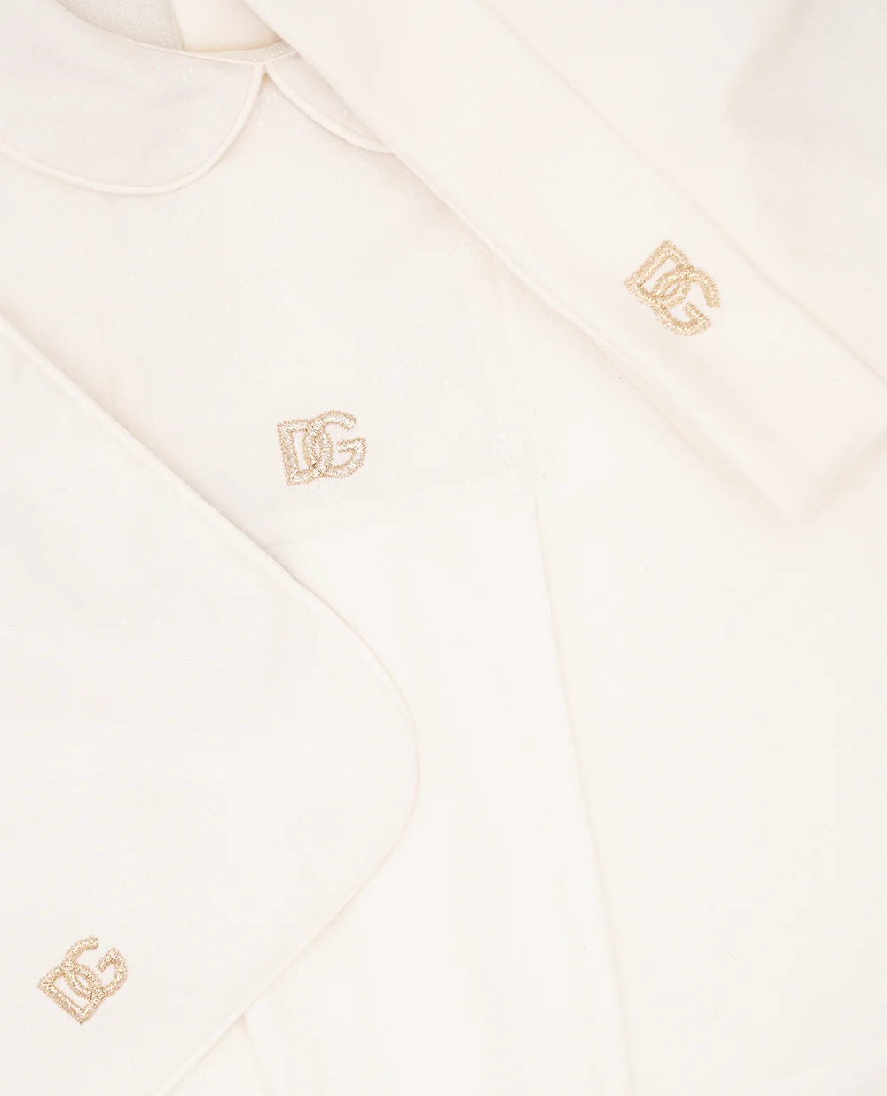 Детский подарочный набор (человечек, шапка,  слюнявчик) Dolce&Gabbana Kids L1JO8D-G7N3J, молочный цвет • Купить в интернет-магазине Kameron