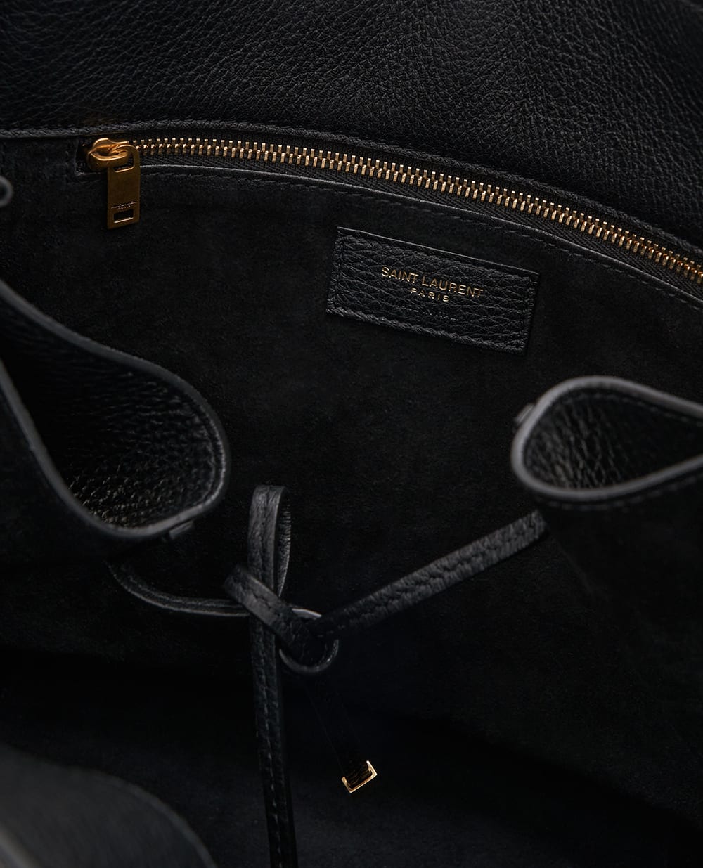 Сумка Le 5 À 7 из зернистой кожи Saint Laurent 763435-AADUU, черный цвет • Купить в интернет-магазине Kameron