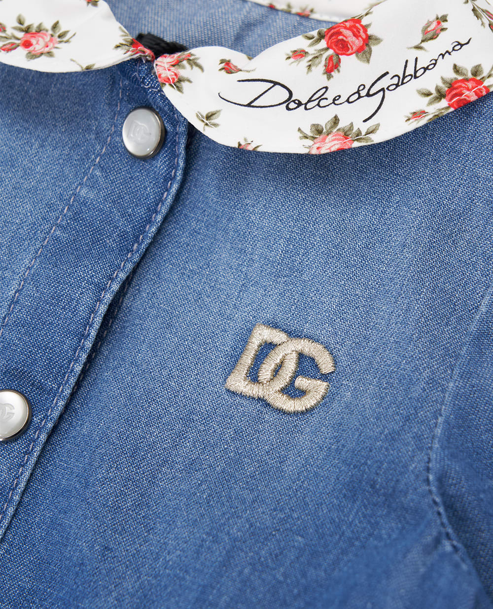 Детское джинсовое платье с вышивкой логотипа Dolce&Gabbana Kids L24DO6-LDD72, синий цвет • Купить в интернет-магазине Kameron