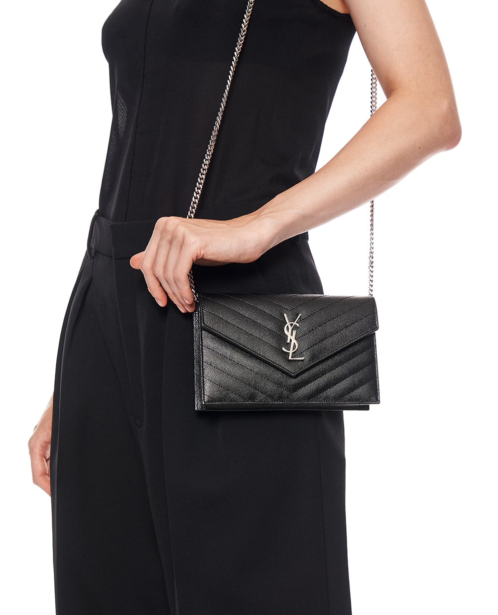 Сумка-конверт Cassandre из телячьей кожи Saint Laurent 857605-BOW02, черный цвет • Купить в интернет-магазине Kameron
