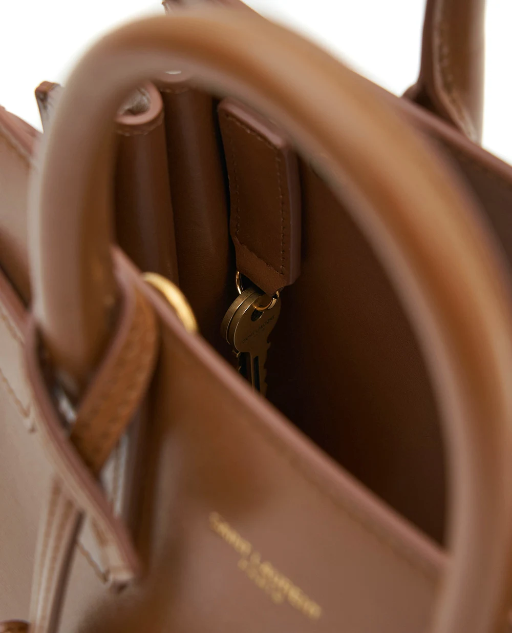 Кожаная сумка Sac de Jour Saint Laurent 392035-02G9W, коричневый цвет • Купить в интернет-магазине Kameron