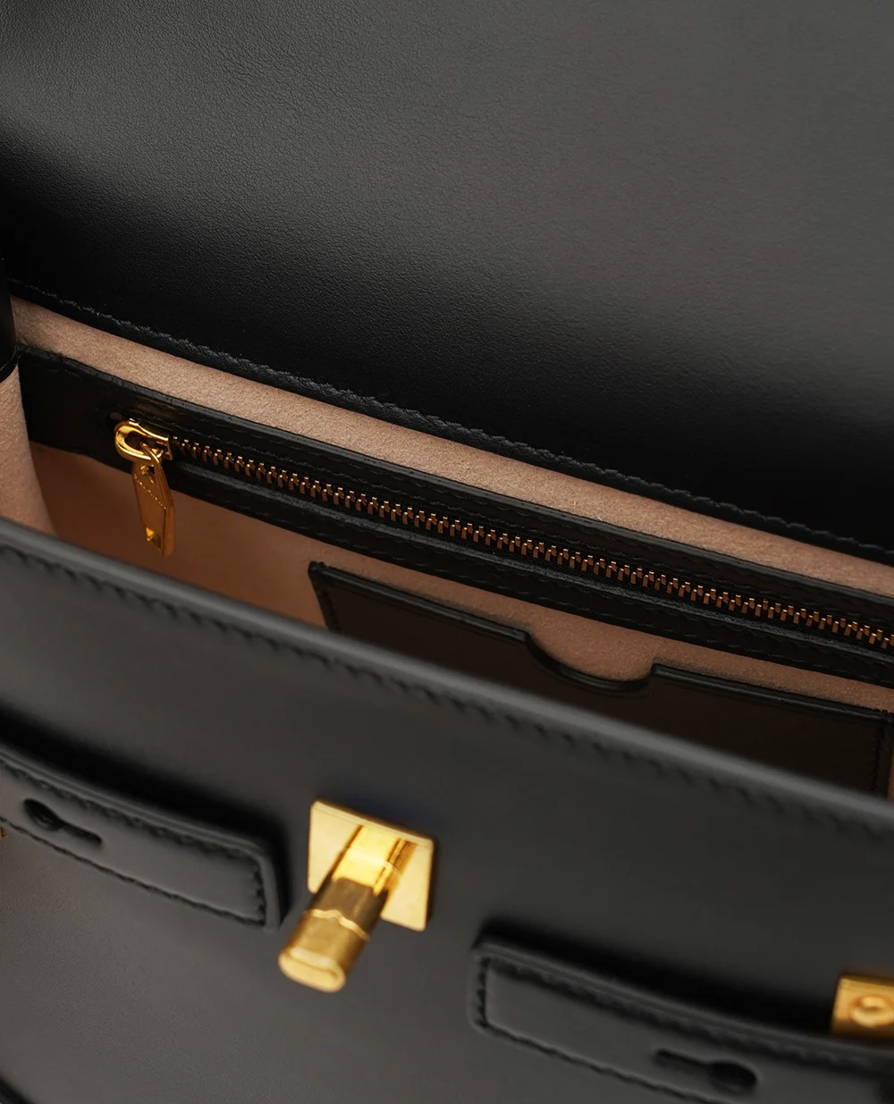 Кожаная сумка B-Buzz 23 Balmain DN1DB526LAVE, черный цвет • Купить в интернет-магазине Kameron