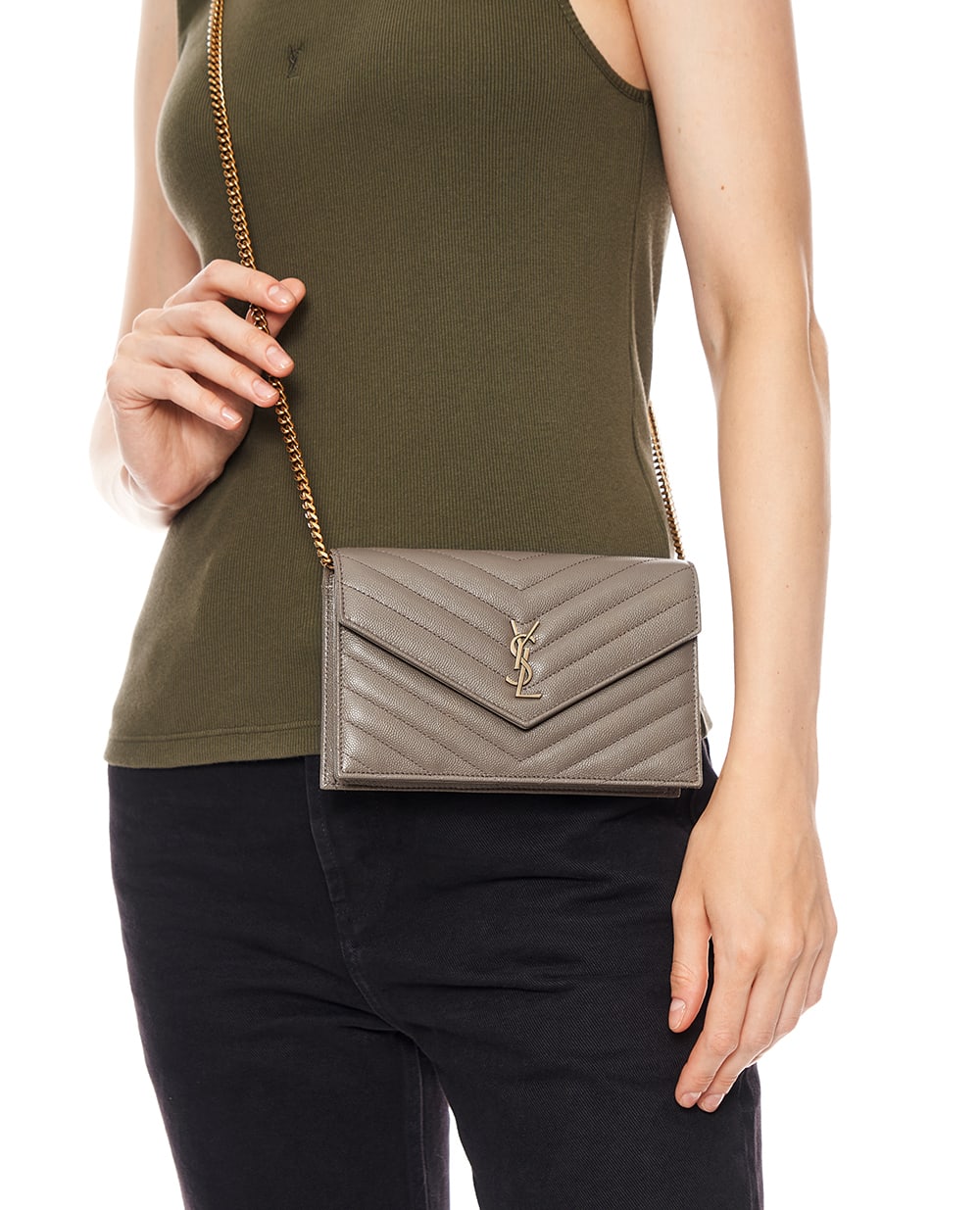 Сумка-конверт Cassandre из телячьей кожи Saint Laurent 862439-AAGA8, светло-коричневый цвет • Купить в интернет-магазине Kameron
