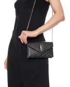 Saint Laurent Сумка-конверт Cassandre из телячьей кожи - Артикул: 857605-BOW02