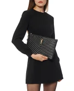 Saint Laurent Кожаный чехол для планшета - Артикул: 559193-CWU01